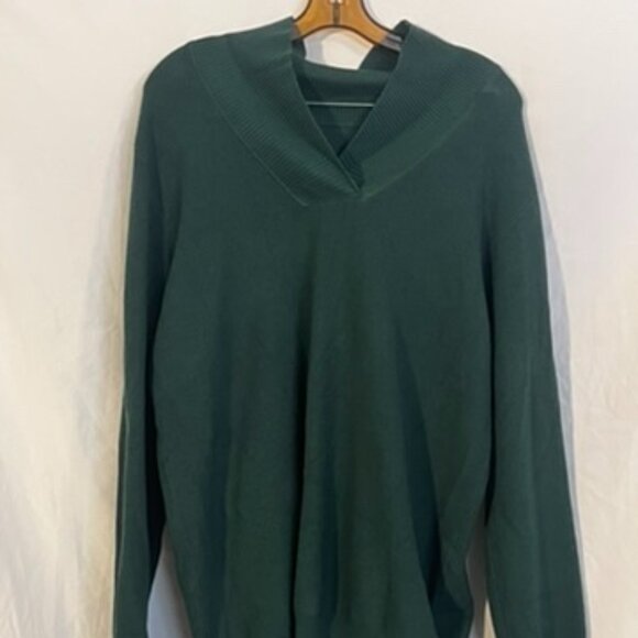 NWT Women's Green Sweater - Picture 1 of 8
